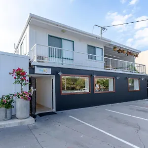 Surf Boutique Backpackers - Free Breakfast Hostel
