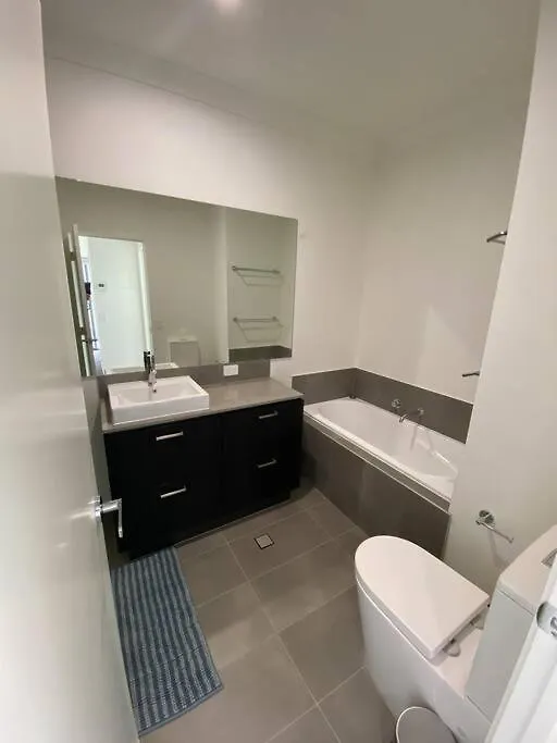 Holiday home Stunning 2Story Villa Near Canal Gold Coast